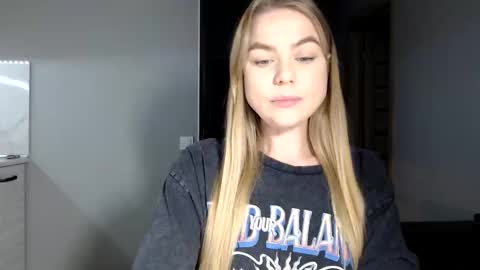 happy_fox_ online show from 17, 11, 2025