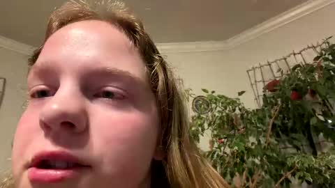 Snapshot of happysnowbunny24 chatting on 7, 6, 2026 happysnowbunny24 online show from 7, 6, 2026