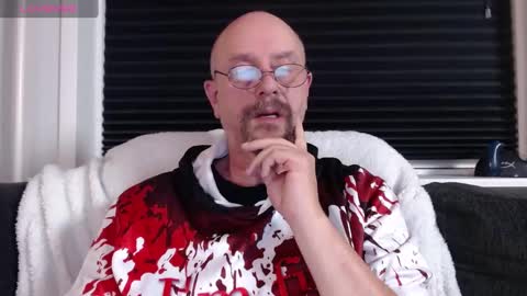 Snapshot of hardmrlazy chatting on 2, 12, 2024 MrLazy online show from 2, 12, 2024