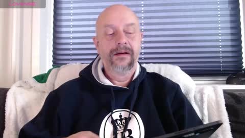 Snapshot of hardmrlazy chatting on 4, 12, 2024 MrLazy online show from 4, 12, 2024
