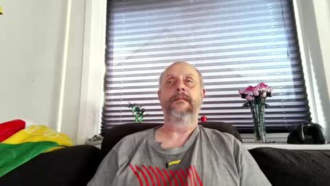 Snapshot of hardmrlazy chatting on 4, 7, 2026 MrLazy online show from 4, 7, 2026