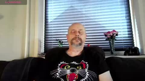 Snapshot of hardmrlazy chatting on 1, 8, 2026 MrLazy online show from 1, 8, 2026