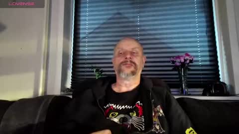 Snapshot of hardmrlazy chatting on 1, 8, 2026 MrLazy online show from 1, 8, 2026