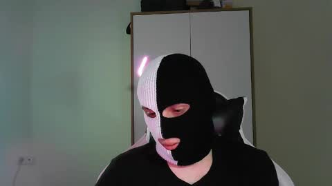 Snapshot of harvey6dent6 chatting on 28, 3, 2026 Two-Face online show from 28, 3, 2026