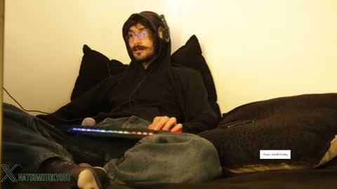 More content   2   online show from 30, 1, 2025