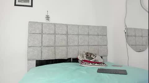 hazel_slim_ online show from 13, 1, 2026