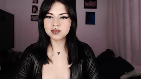 Snapshot of heatherdemonzx_ chatting on 16, 9, 2025 HEATHER DEMONZX Please help me to reach 100 thumbs up online show from 16, 9, 2025
