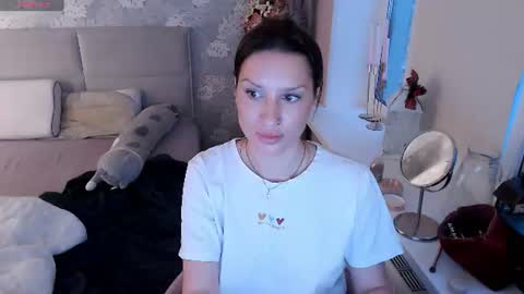 Snapshot of heaven_chloe chatting on 3, 7, 2026 Heaven girl online show from 3, 7, 2026