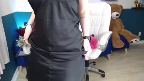 hebelongs2her online show from 6, 11, 2025