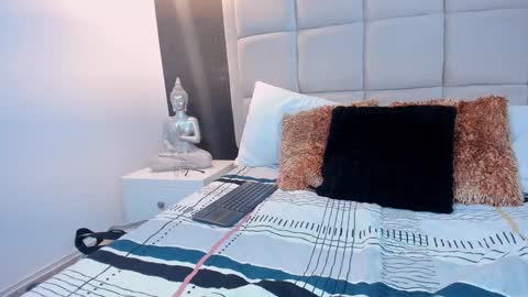 Keira Hecate online show from 3, 1, 2025