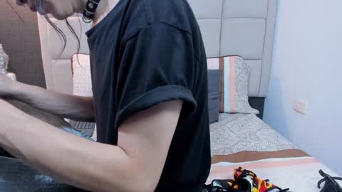 Keira Hecate online show from 1, 2, 2025