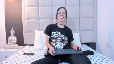 Keira Hecate online show from 2, 3, 2025