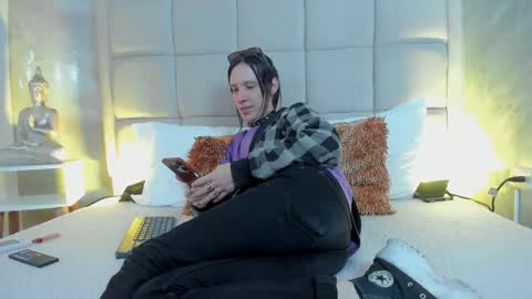 Keira Hecate online show from 2, 2, 2026