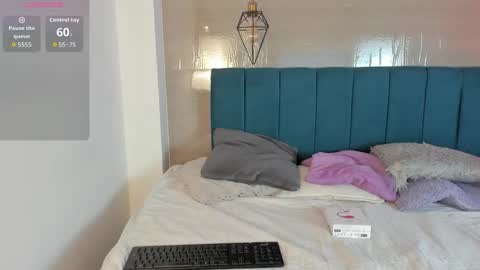 heidi_feuer online show from 7, 10, 2025