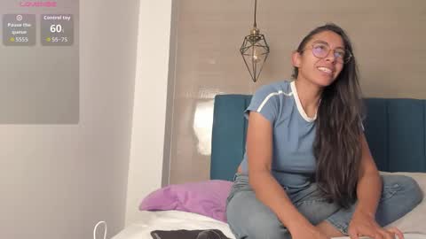Snapshot of heidi_feuer chatting on 15, 10, 2025 heidi_feuer online show from 15, 10, 2025