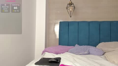 Snapshot of heidi_feuer chatting on 16, 10, 2025 heidi_feuer online show from 16, 10, 2025