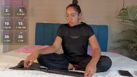 Snapshot of heidi_feuer chatting on 27, 10, 2025 heidi_feuer online show from 27, 10, 2025