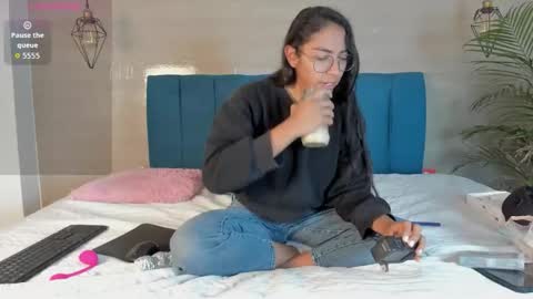 Snapshot of heidi_feuer chatting on 28, 10, 2025 heidi_feuer online show from 28, 10, 2025