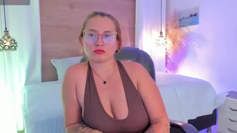 Snapshot of heidishayk chatting on 21, 4, 2026 ANTARA REY online show from 21, 4, 2026
