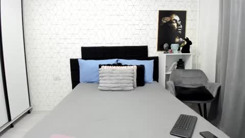 Snapshot of heidixcutie chatting on 11, 9, 2025 Heidi online show from 11, 9, 2025