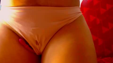 Snapshot of heidy_wells chatting on 4, 1, 2025 Heidy online show from 4, 1, 2025
