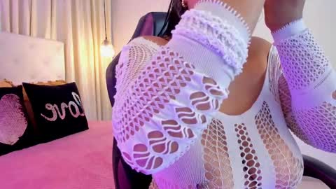 Snapshot of heidyblue chatting on 28, 10, 2025 online show from 28, 10, 2025