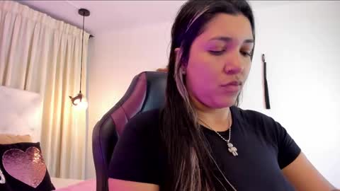 Snapshot of heidyblue chatting on 23, 11, 2025 online show from 23, 11, 2025