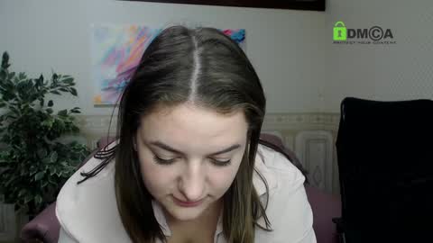 Snapshot of helen_elliot chatting on 5, 12, 2024 Helen Elliot online show from 5, 12, 2024