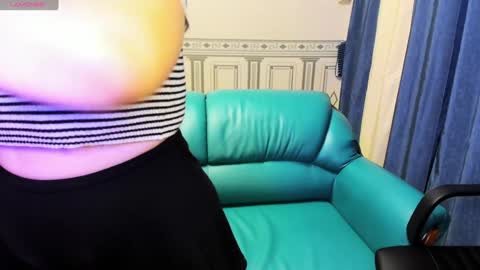 Snapshot of helen_elliot chatting on 26, 12, 2024 Helen Elliot online show from 26, 12, 2024