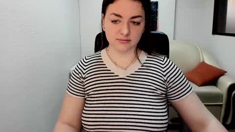 Snapshot of helen_elliot chatting on 21, 1, 2025 Helen Elliot online show from 21, 1, 2025