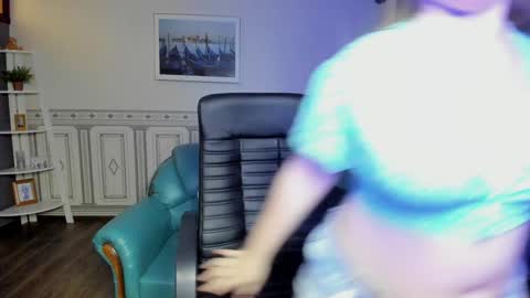 Snapshot of helen_elliot chatting on 24, 1, 2025 Helen Elliot online show from 24, 1, 2025