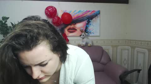 Snapshot of helen_elliot chatting on 14, 2, 2025 Helen Elliot online show from 14, 2, 2025