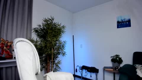 Snapshot of helen_miller chatting on 8, 3, 2025 helen_miller online show from 8, 3, 2025