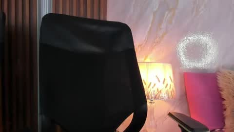 Helena Santos  online show from 21, 4, 2026