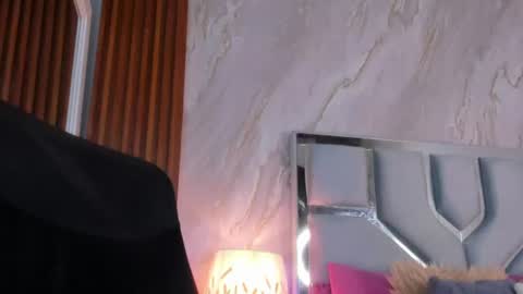 Helena Santos  online show from 5, 7, 2026