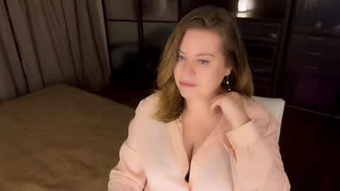 Snapshot of helenbonham chatting on 15, 5, 2026 Helena Bonham online show from 15, 5, 2026