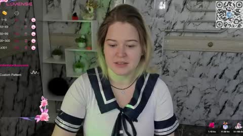 Snapshot of helenhartt chatting on 4, 11, 2025 helenhartt online show from 4, 11, 2025