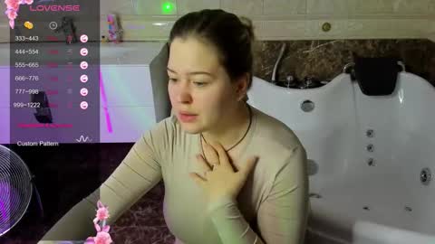 Snapshot of helenhartt chatting on 10, 11, 2025 helenhartt online show from 10, 11, 2025