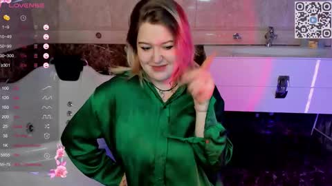 Snapshot of helenhartt chatting on 16, 11, 2025 helenhartt online show from 16, 11, 2025