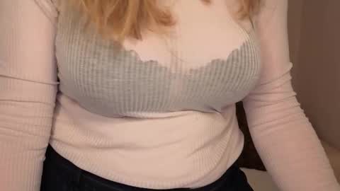 Snapshot of helens_lov chatting on 4, 10, 2025 Helen online show from 4, 10, 2025