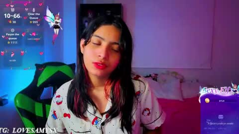 Helia Transfem and Amy online show from 5, 6, 2026