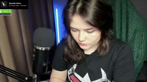 Snapshot of hell_hotline chatting on 28, 5, 2026 Red online show from 28, 5, 2026