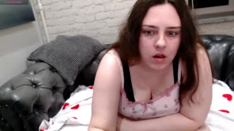 Snapshot of hellen_miller__ chatting on 4, 5, 2026 Hellen online show from 4, 5, 2026