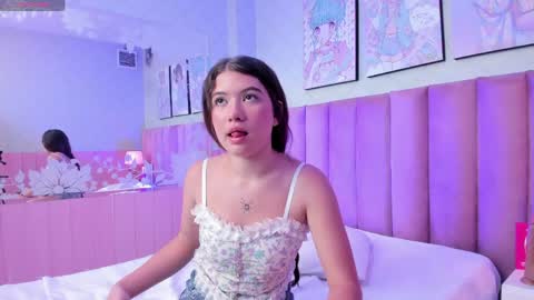 Snapshot of hellencute18_ chatting on 19, 5, 2026 online show from 19, 5, 2026