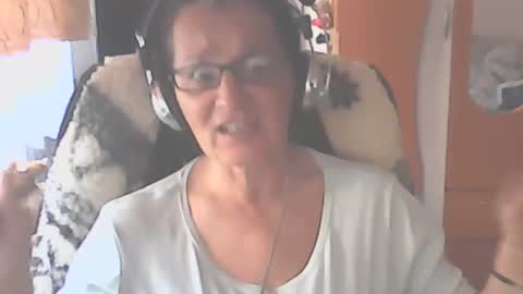 hellenmarie online show from 11, 10, 2025