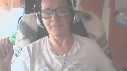 hellenmarie online show from 1, 2, 2026