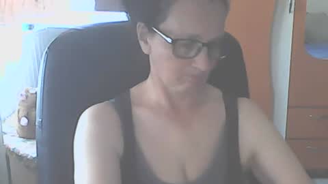 Snapshot of hellenmarie chatting on 19, 6, 2026 hellenmarie online show from 19, 6, 2026