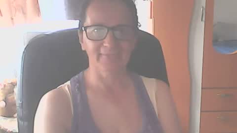 Snapshot of hellenmarie chatting on 1, 7, 2026 hellenmarie online show from 1, 7, 2026