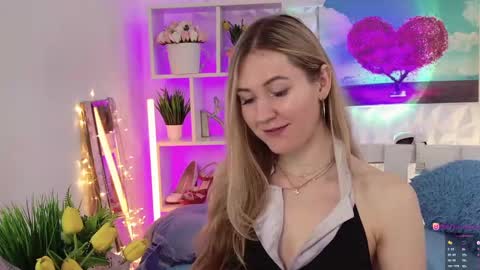 Alisia  Monday to Friday from 10 am to 4 pm GMT 2 online show from 3, 2, 2025
