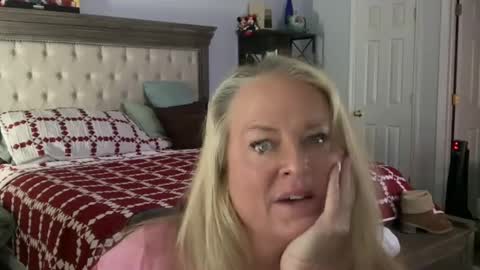 Snapshot of helloimhunny chatting on 20, 1, 2025 Hunnys Hive online show from 20, 1, 2025